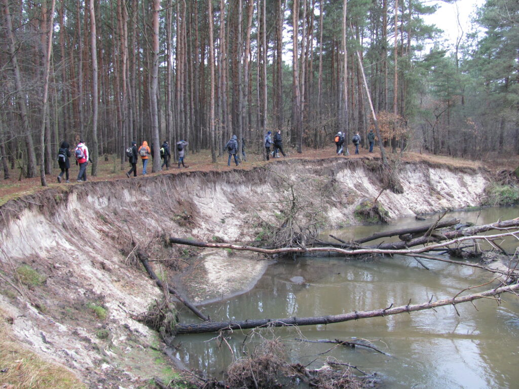 Zdjęcie Studenci na szlaku nad Mienią